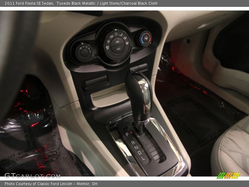 Tuxedo Black Metallic / Light Stone/Charcoal Black Cloth 2011 Ford Fiesta SE Sedan
