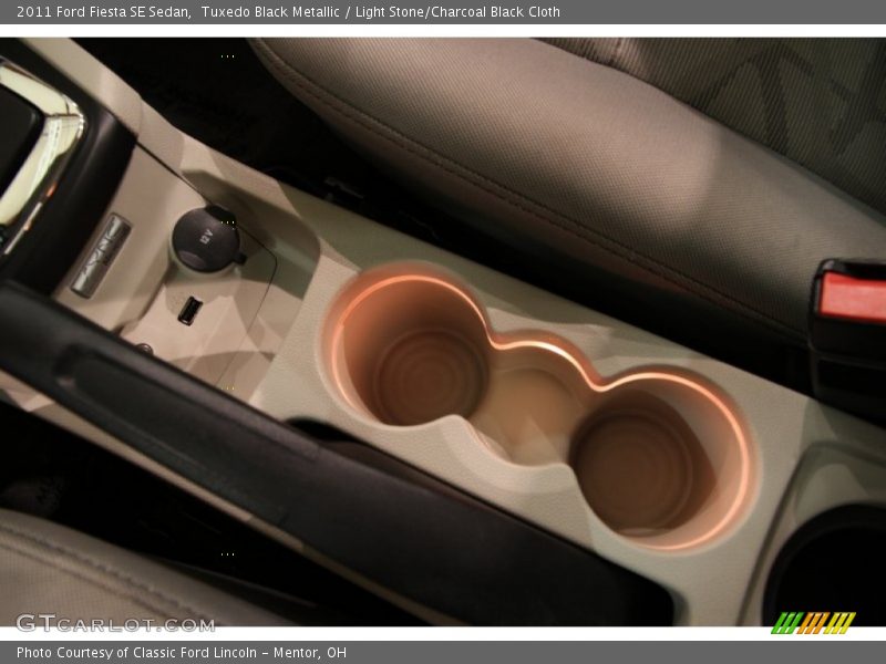 Tuxedo Black Metallic / Light Stone/Charcoal Black Cloth 2011 Ford Fiesta SE Sedan
