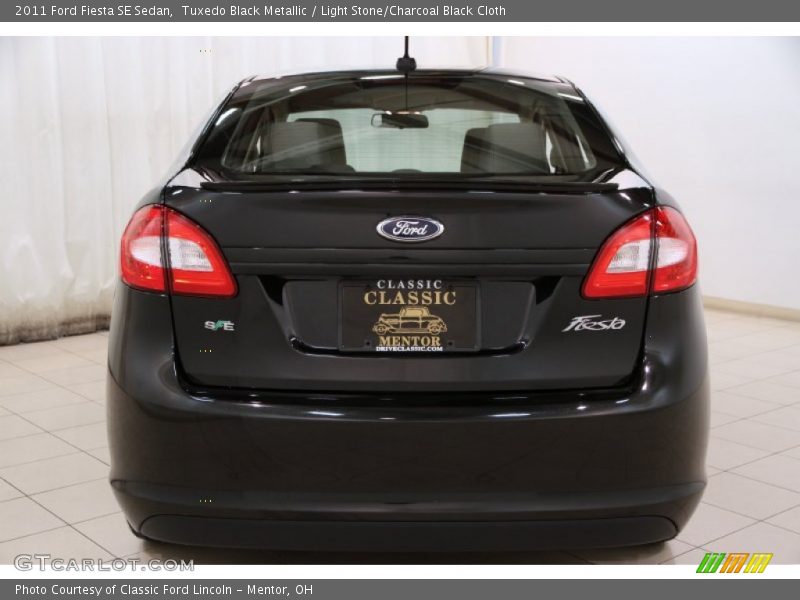 Tuxedo Black Metallic / Light Stone/Charcoal Black Cloth 2011 Ford Fiesta SE Sedan