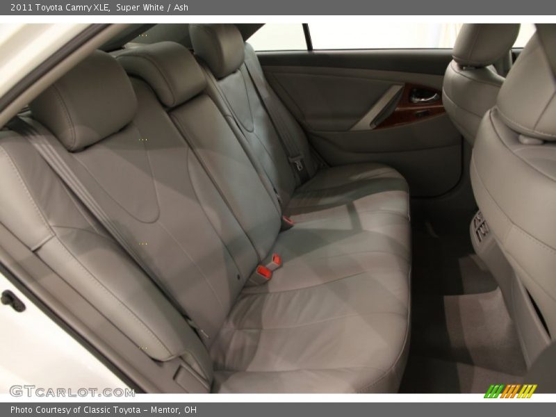 Super White / Ash 2011 Toyota Camry XLE