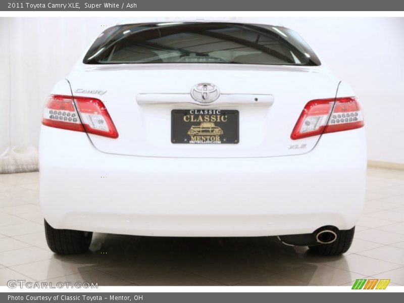 Super White / Ash 2011 Toyota Camry XLE