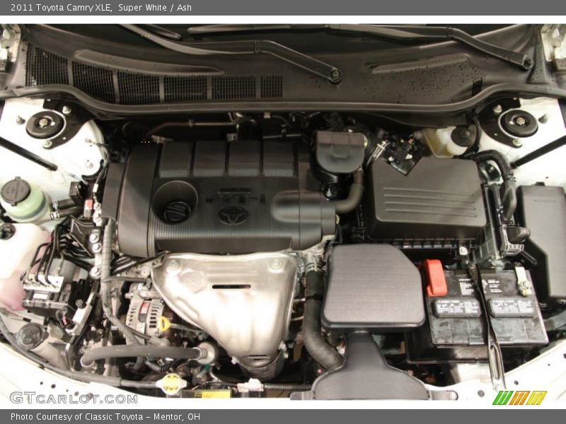Super White / Ash 2011 Toyota Camry XLE