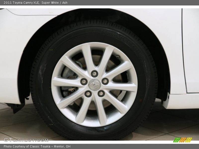 Super White / Ash 2011 Toyota Camry XLE
