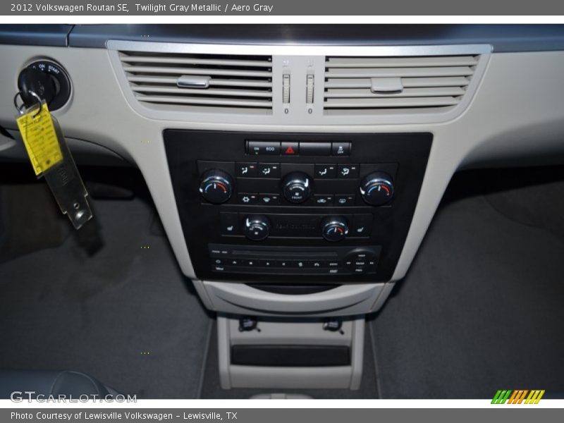 Twilight Gray Metallic / Aero Gray 2012 Volkswagen Routan SE