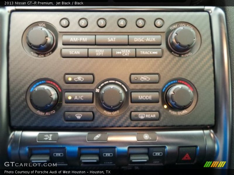 Controls of 2013 GT-R Premium