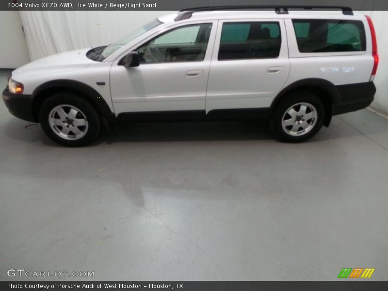 Ice White / Beige/Light Sand 2004 Volvo XC70 AWD