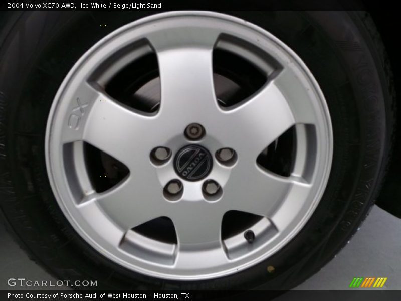 Ice White / Beige/Light Sand 2004 Volvo XC70 AWD
