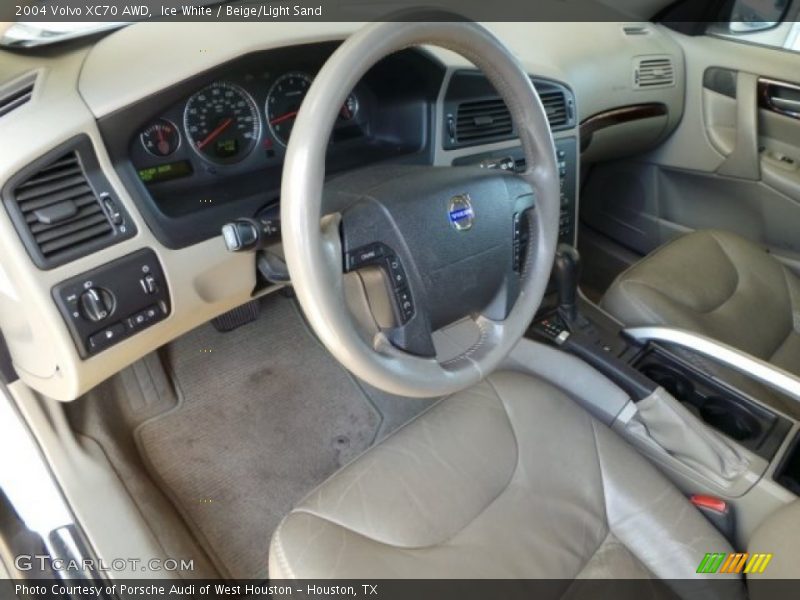 Ice White / Beige/Light Sand 2004 Volvo XC70 AWD