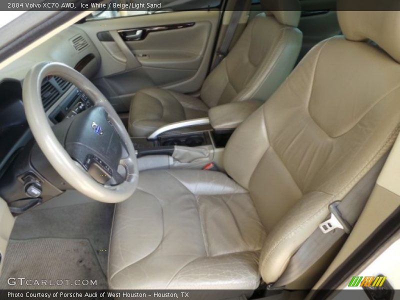 Ice White / Beige/Light Sand 2004 Volvo XC70 AWD