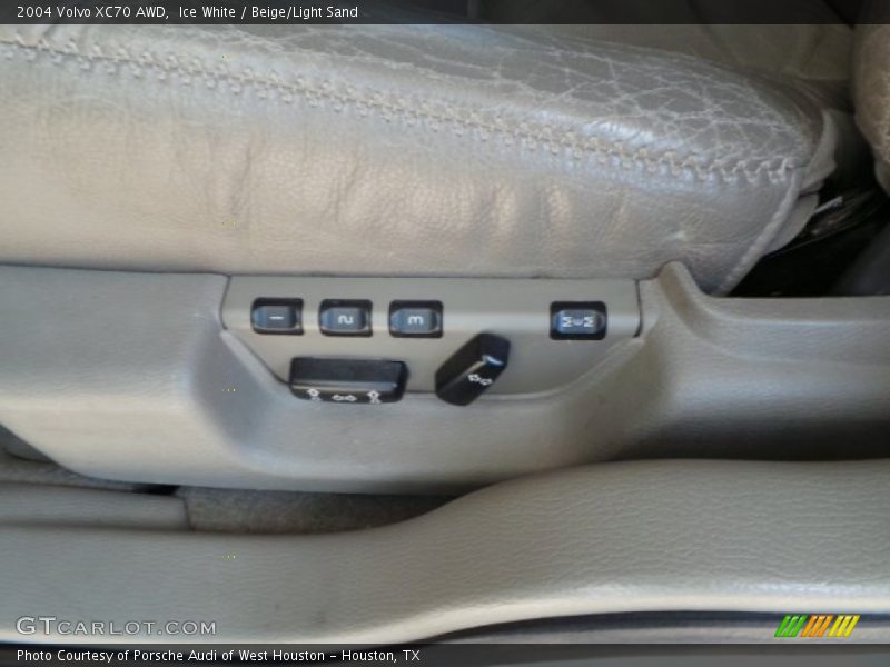Ice White / Beige/Light Sand 2004 Volvo XC70 AWD