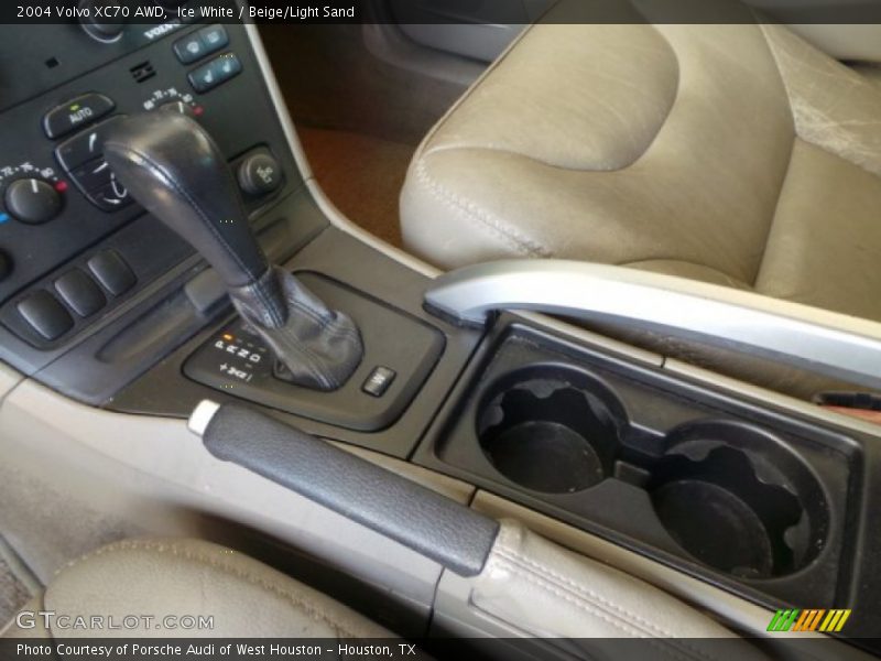 Ice White / Beige/Light Sand 2004 Volvo XC70 AWD