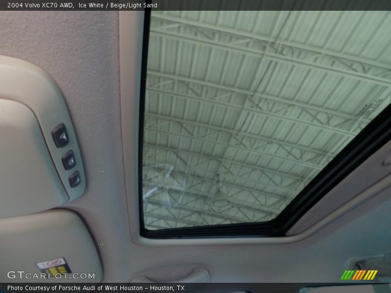 Ice White / Beige/Light Sand 2004 Volvo XC70 AWD