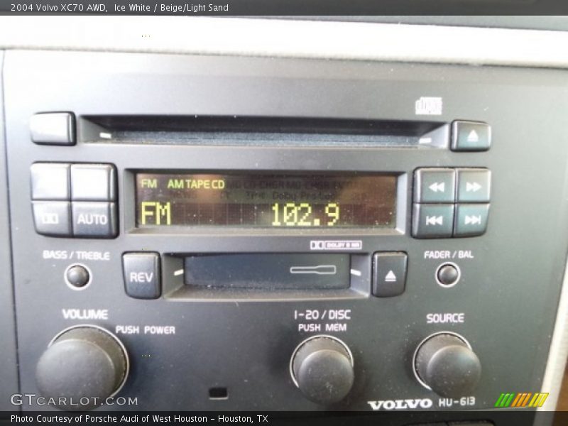 Ice White / Beige/Light Sand 2004 Volvo XC70 AWD