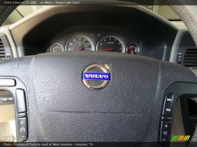 Ice White / Beige/Light Sand 2004 Volvo XC70 AWD