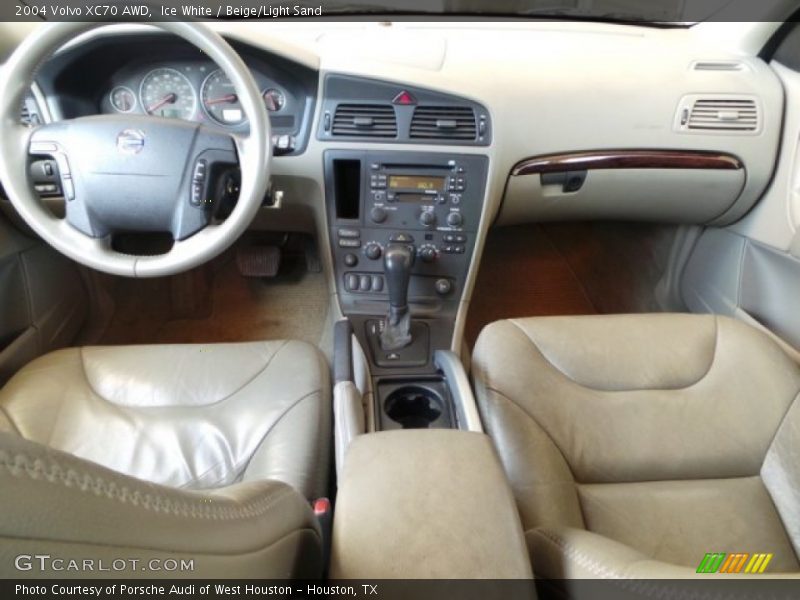 Ice White / Beige/Light Sand 2004 Volvo XC70 AWD