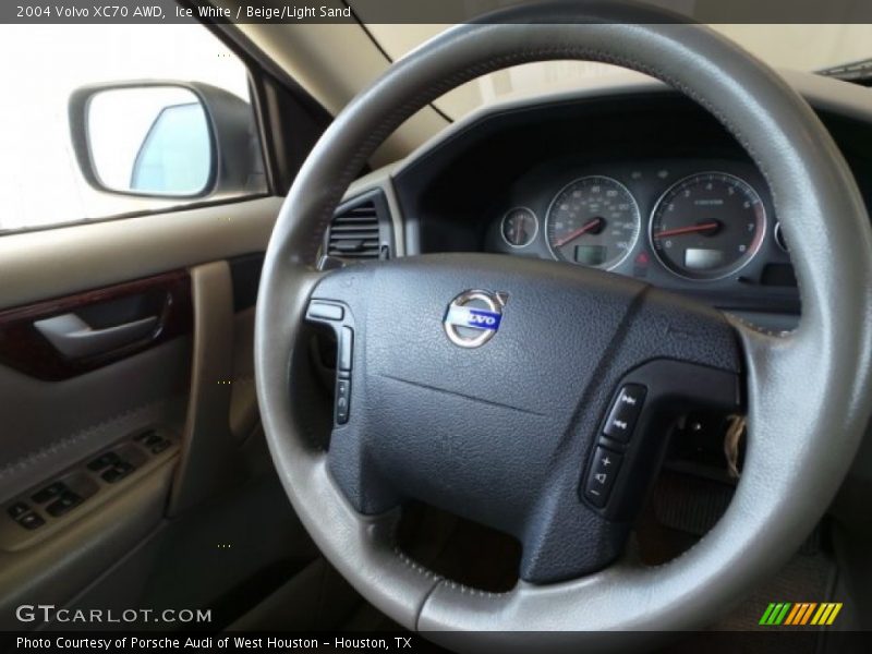 Ice White / Beige/Light Sand 2004 Volvo XC70 AWD