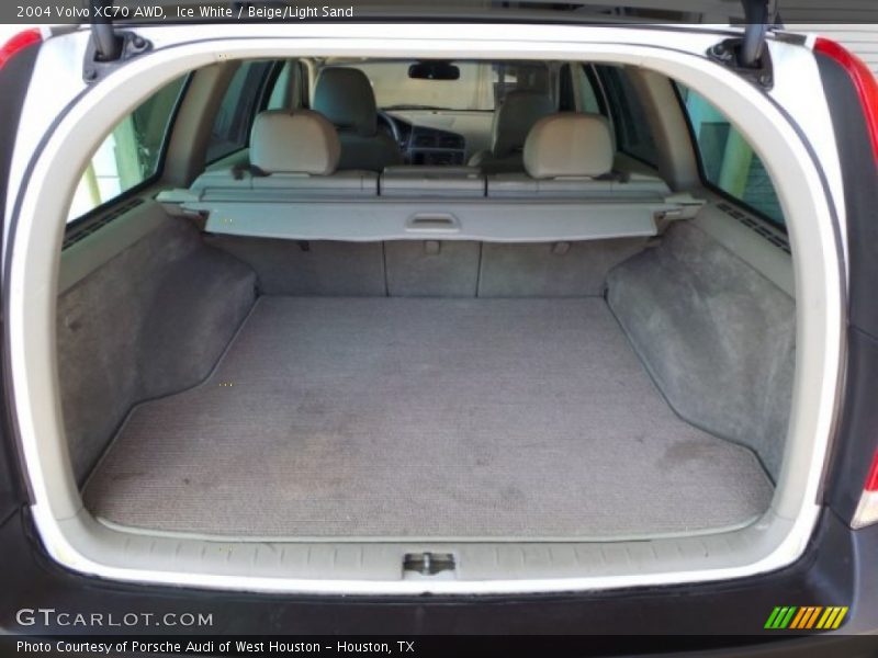 Ice White / Beige/Light Sand 2004 Volvo XC70 AWD