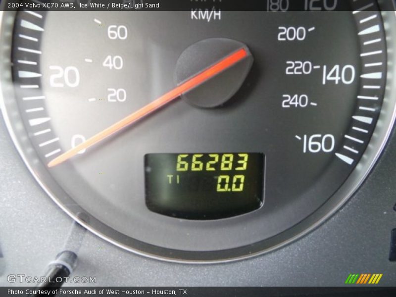 Ice White / Beige/Light Sand 2004 Volvo XC70 AWD