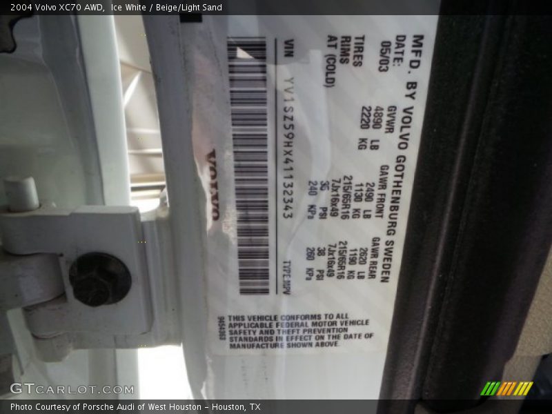 Ice White / Beige/Light Sand 2004 Volvo XC70 AWD