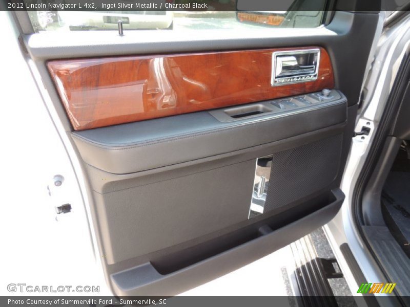 Ingot Silver Metallic / Charcoal Black 2012 Lincoln Navigator L 4x2