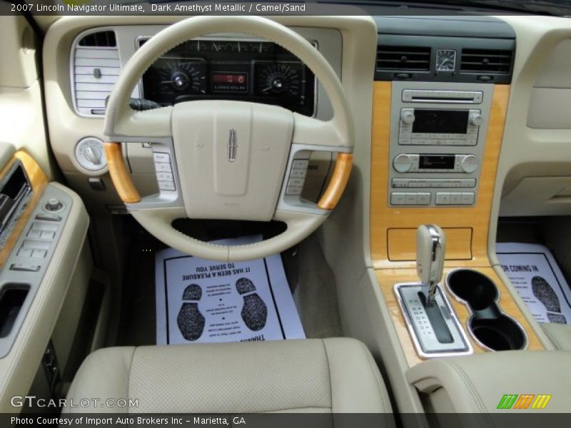 Dashboard of 2007 Navigator Ultimate