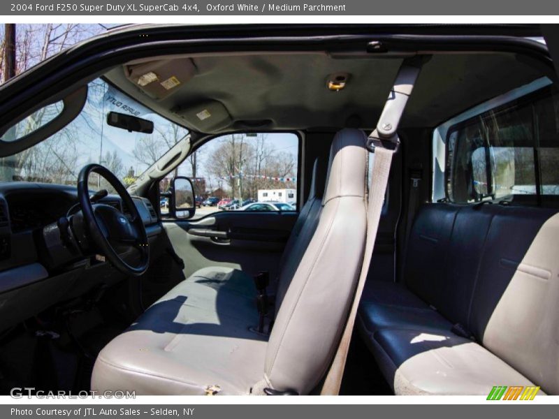 Oxford White / Medium Parchment 2004 Ford F250 Super Duty XL SuperCab 4x4