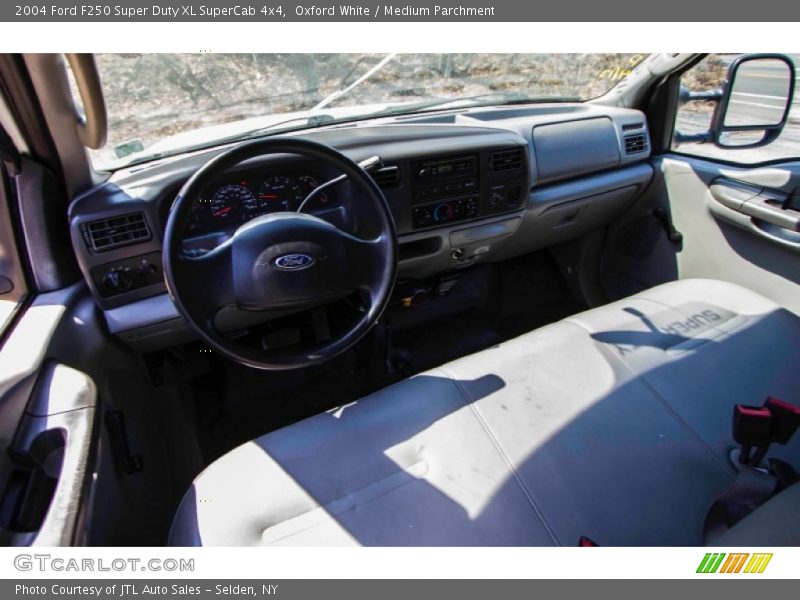 Oxford White / Medium Parchment 2004 Ford F250 Super Duty XL SuperCab 4x4