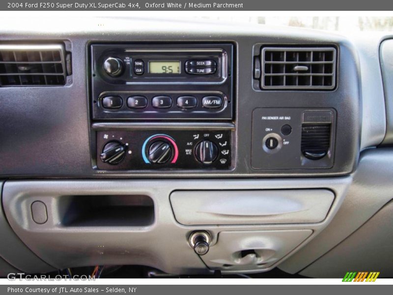 Oxford White / Medium Parchment 2004 Ford F250 Super Duty XL SuperCab 4x4