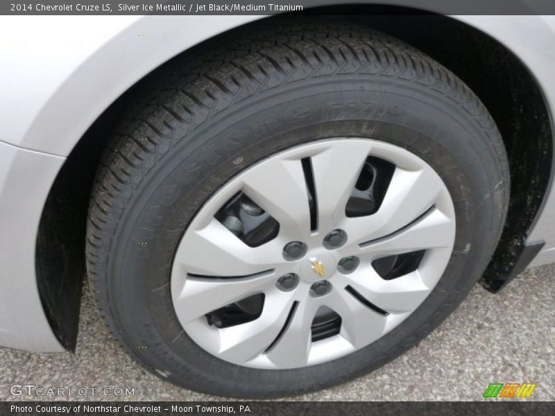 Silver Ice Metallic / Jet Black/Medium Titanium 2014 Chevrolet Cruze LS