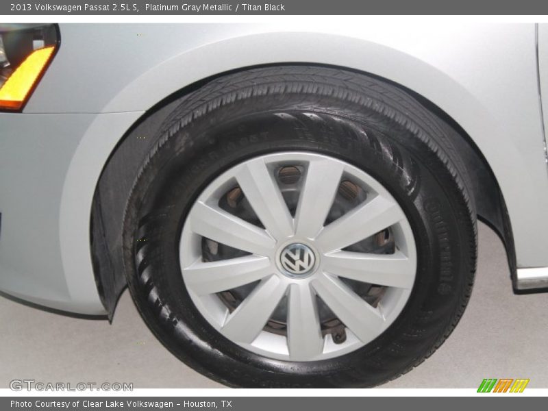 Platinum Gray Metallic / Titan Black 2013 Volkswagen Passat 2.5L S