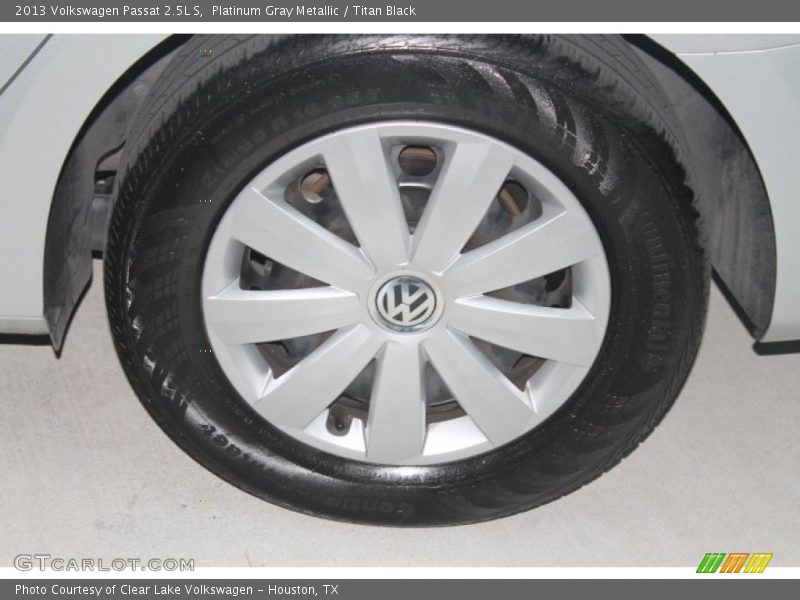 Platinum Gray Metallic / Titan Black 2013 Volkswagen Passat 2.5L S
