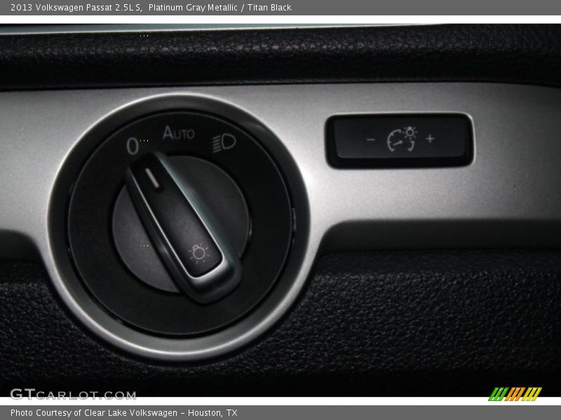 Platinum Gray Metallic / Titan Black 2013 Volkswagen Passat 2.5L S
