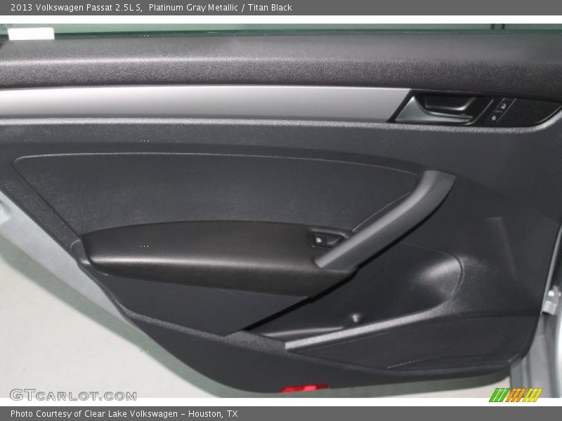 Platinum Gray Metallic / Titan Black 2013 Volkswagen Passat 2.5L S