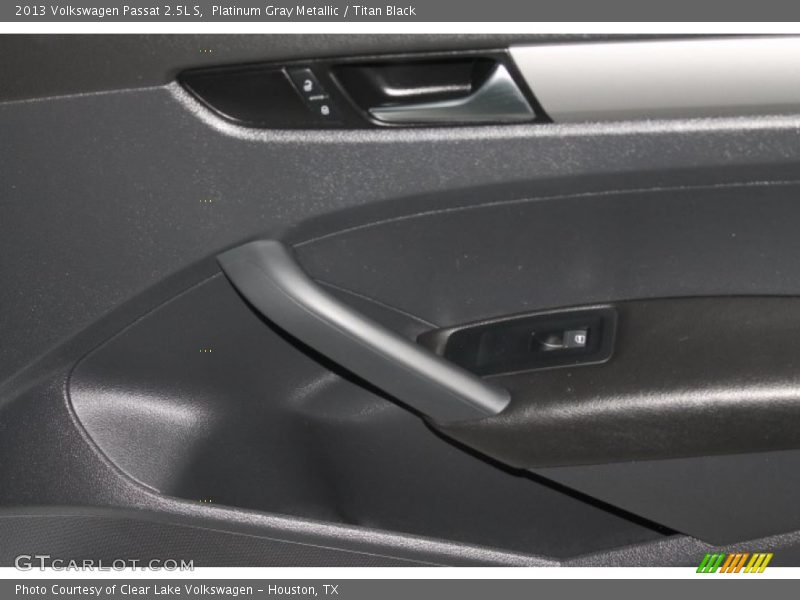 Platinum Gray Metallic / Titan Black 2013 Volkswagen Passat 2.5L S