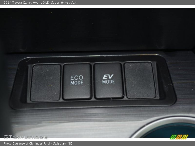 Super White / Ash 2014 Toyota Camry Hybrid XLE