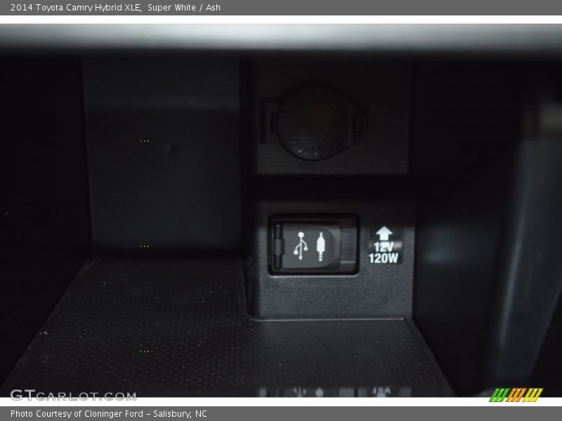 Super White / Ash 2014 Toyota Camry Hybrid XLE