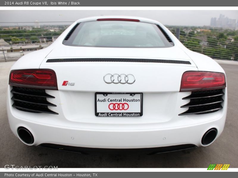 Ibis White / Black 2014 Audi R8 Coupe V8