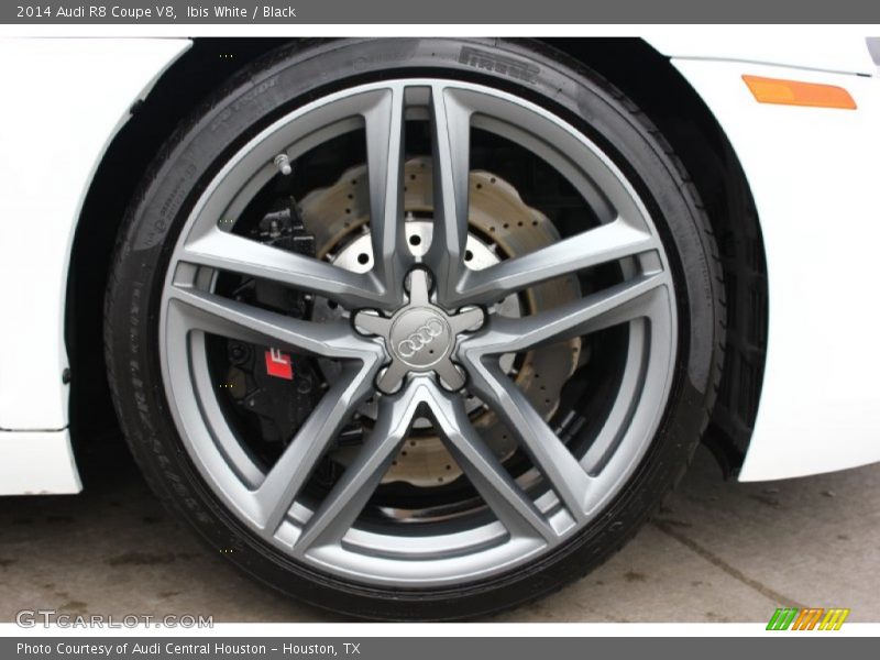 Ibis White / Black 2014 Audi R8 Coupe V8