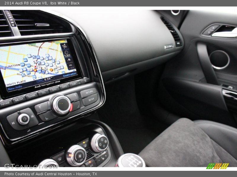 Ibis White / Black 2014 Audi R8 Coupe V8