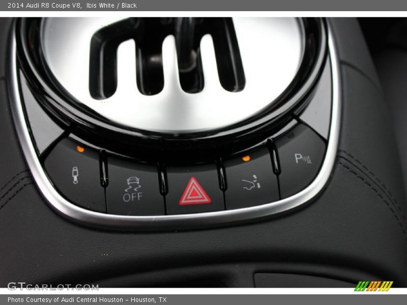 Controls of 2014 R8 Coupe V8