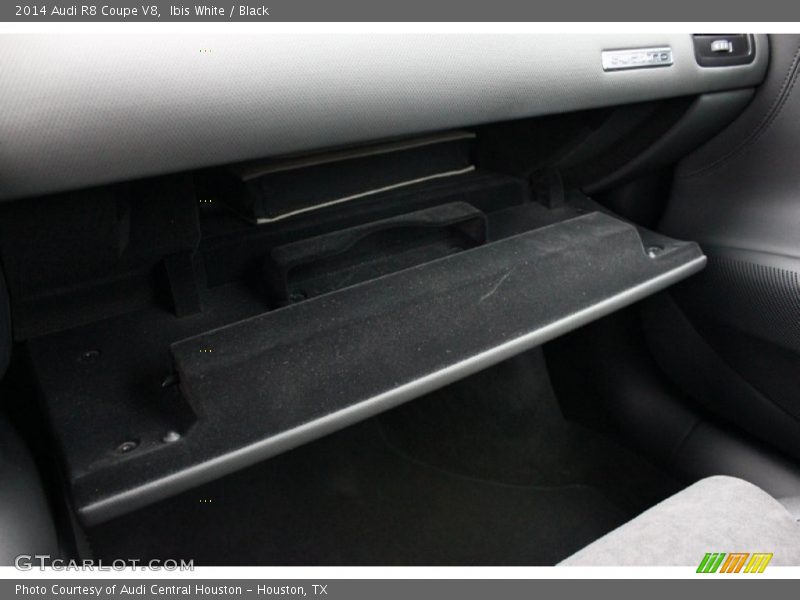 Ibis White / Black 2014 Audi R8 Coupe V8