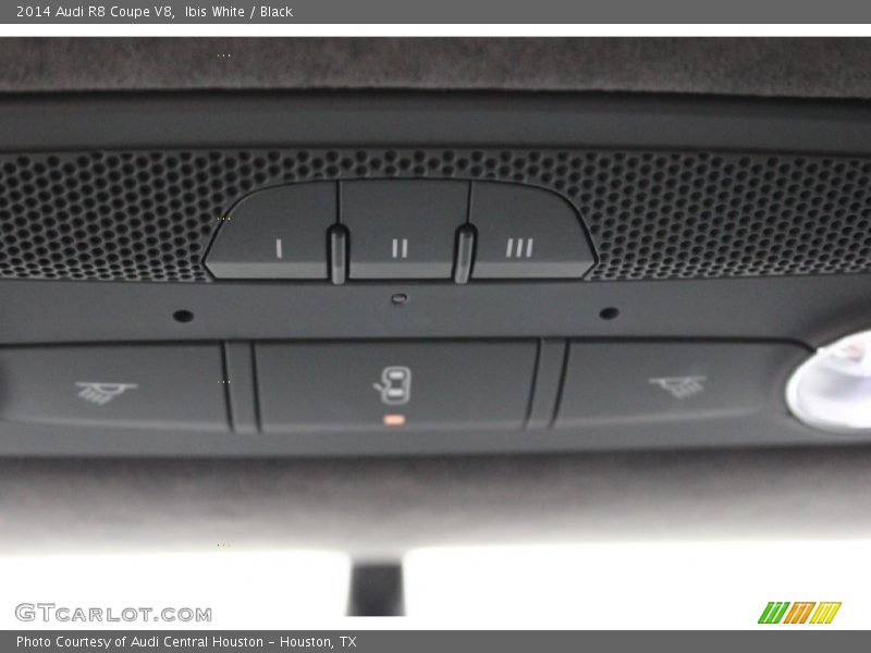 Ibis White / Black 2014 Audi R8 Coupe V8