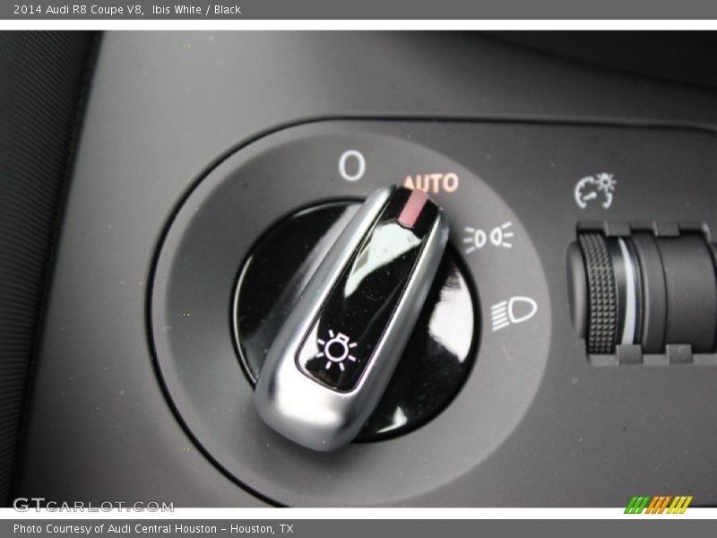 Controls of 2014 R8 Coupe V8