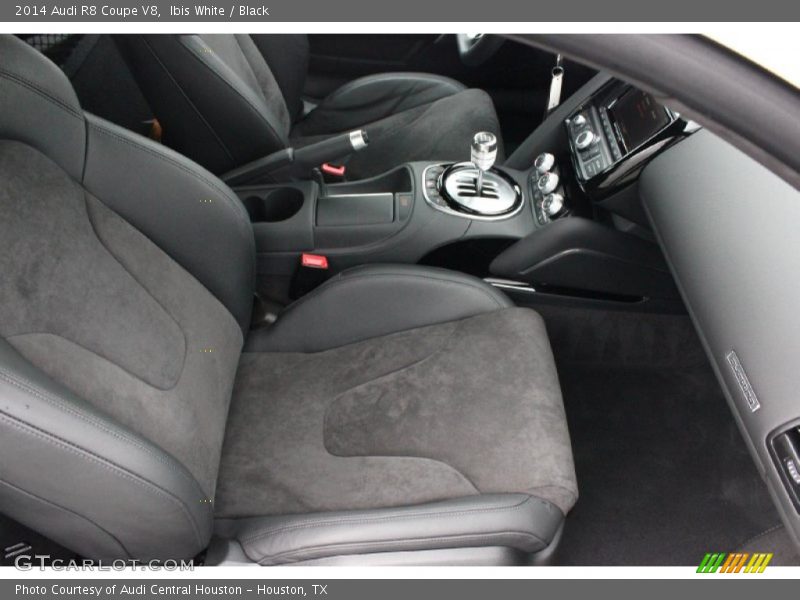 Ibis White / Black 2014 Audi R8 Coupe V8
