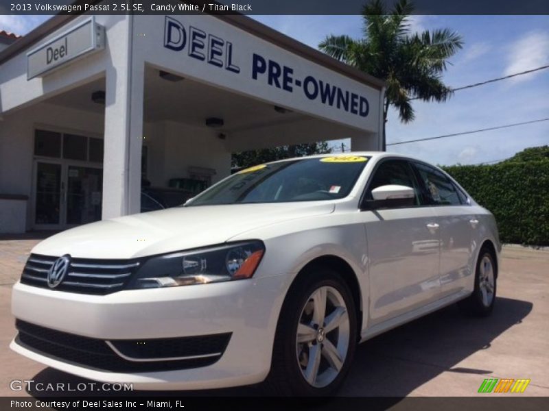 Candy White / Titan Black 2013 Volkswagen Passat 2.5L SE