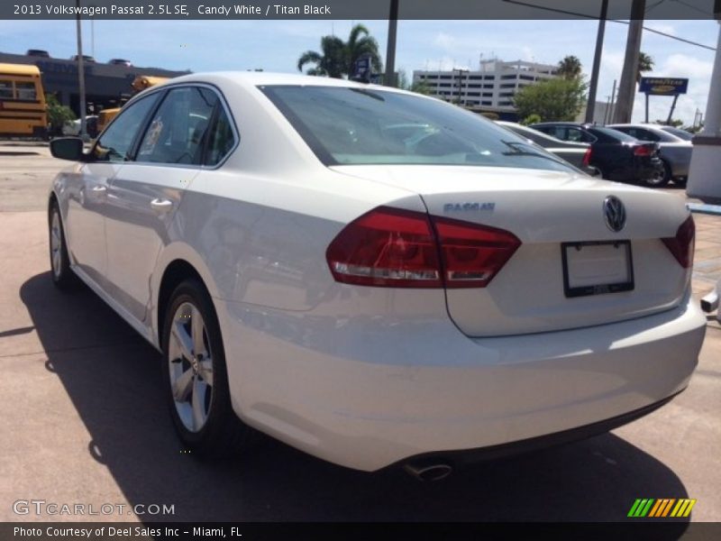 Candy White / Titan Black 2013 Volkswagen Passat 2.5L SE