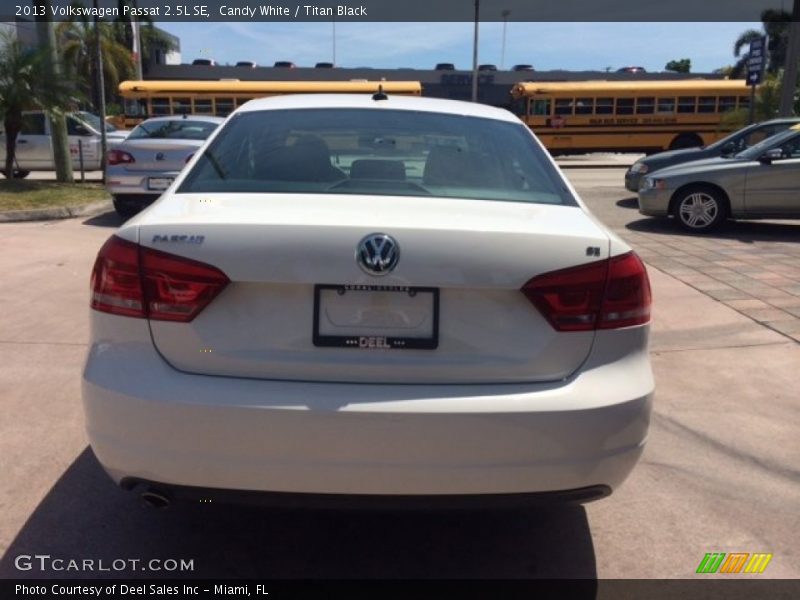 Candy White / Titan Black 2013 Volkswagen Passat 2.5L SE