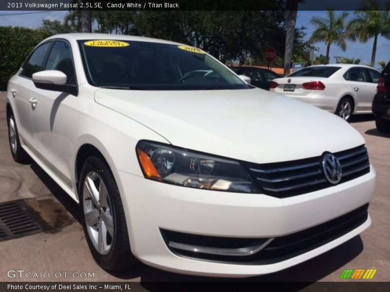 Candy White / Titan Black 2013 Volkswagen Passat 2.5L SE