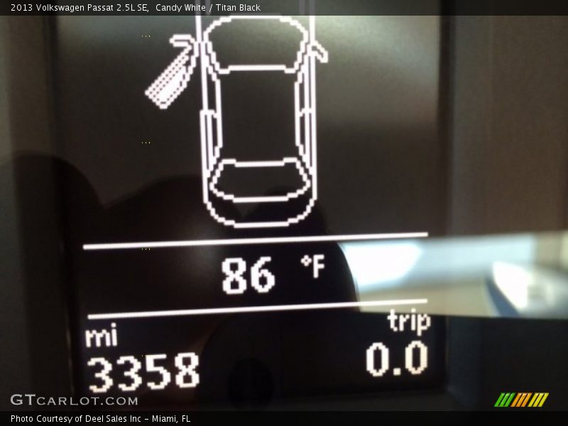 Candy White / Titan Black 2013 Volkswagen Passat 2.5L SE