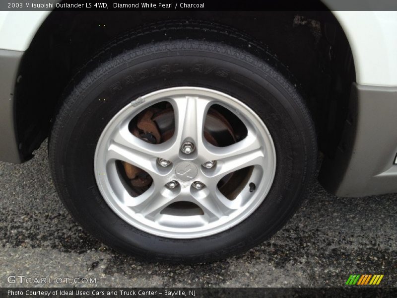 Diamond White Pearl / Charcoal 2003 Mitsubishi Outlander LS 4WD